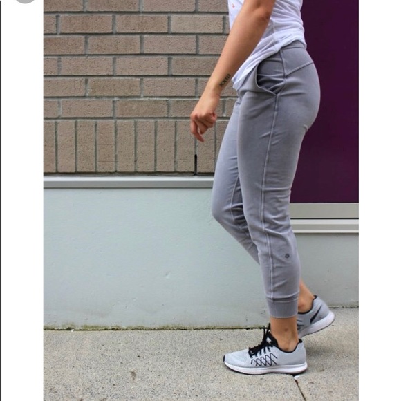 ISO LULULEMON LOOP BACK JOGGER - Picture 2 of 3